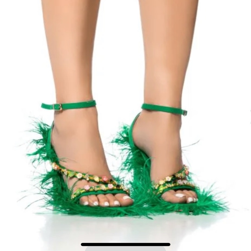 Gorgeous Green faux Feathered stilettos  size 8.5